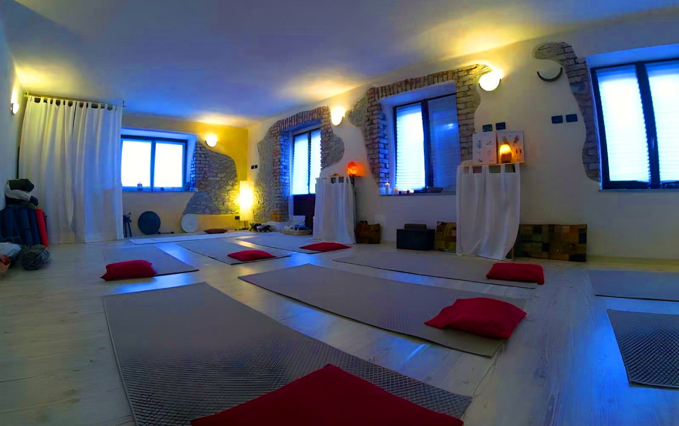 SALA_YOGA_SENTIERI_DI_ARMONIA.jpg