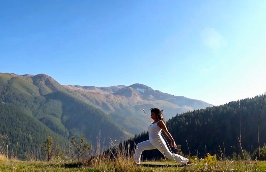 Praticare yoga in natura