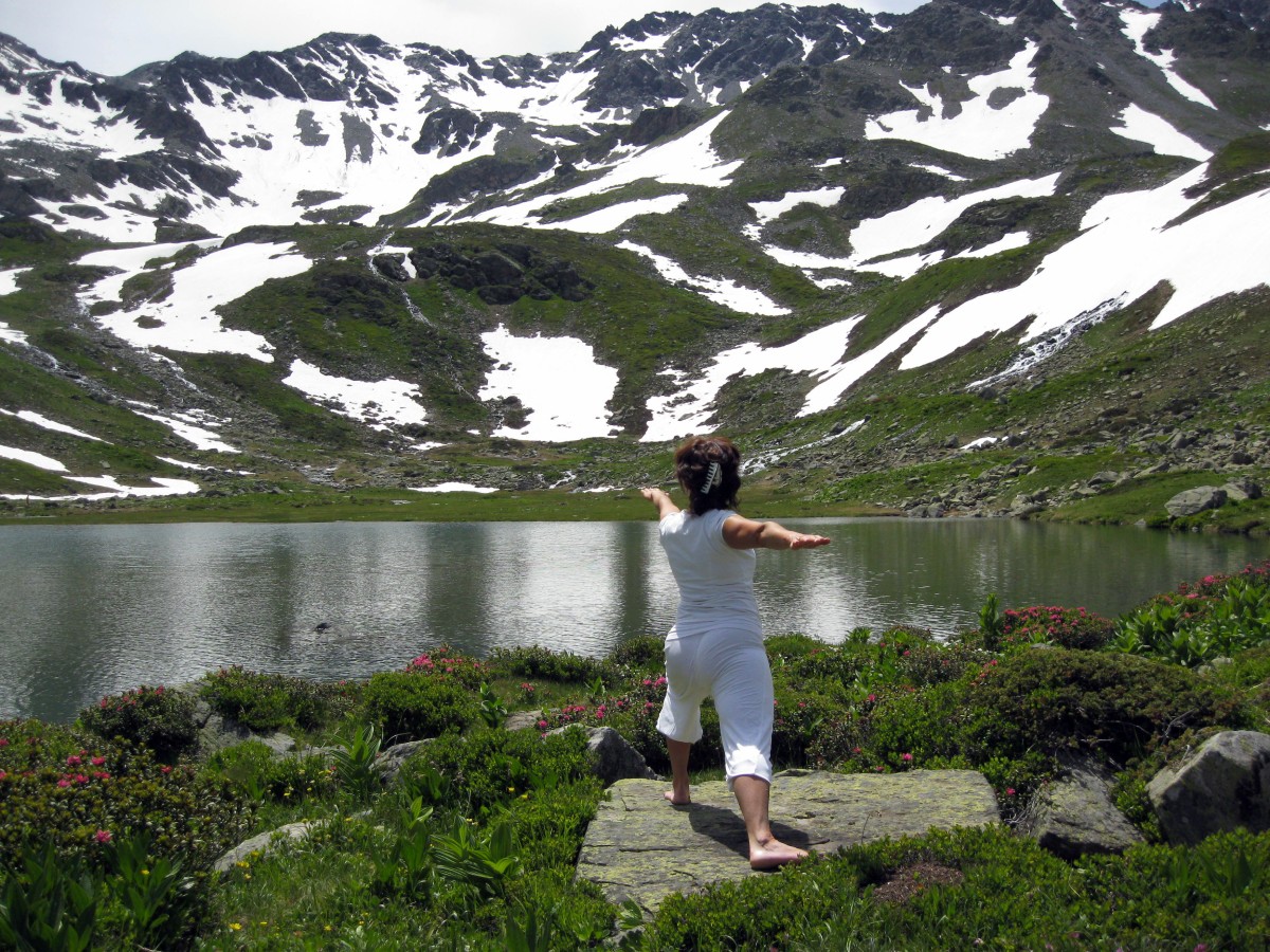 Vacanze yoga in montagna | Alta Valle di Susa | Piemonte Laura Eynard insegnante Hatha Yoga pratica in Natura