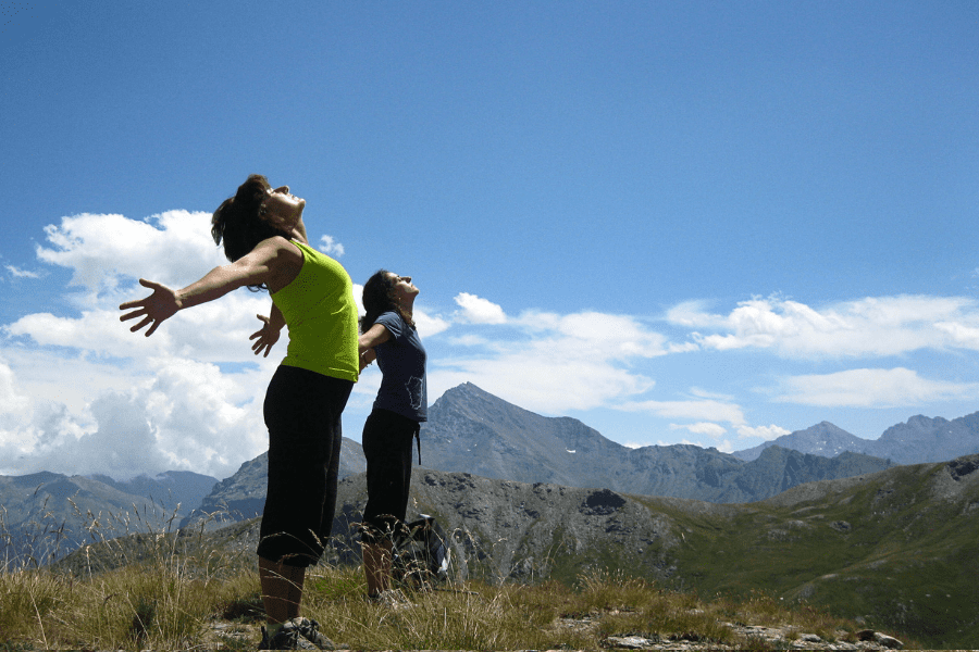 praticare yoga in montagna