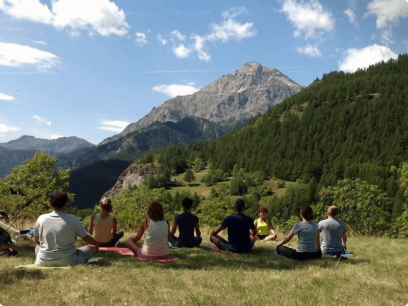yoga_ritiri_montagna_estate.png